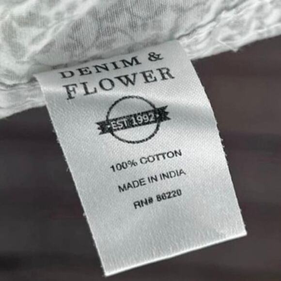 Ricky singh Denim & flower slim fit button down floral shirt women's size medium - Picture 5 of 7